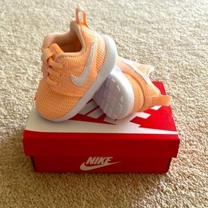 Toddler Nike Rosche Size 3C